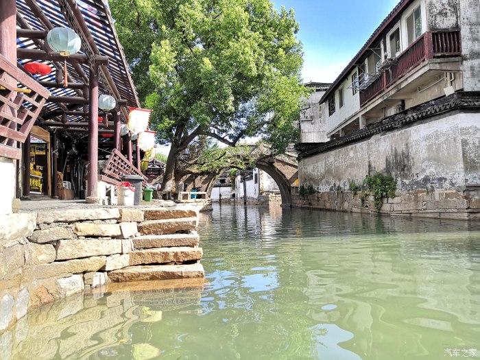 怎样穿搭显脸小？游戏画面